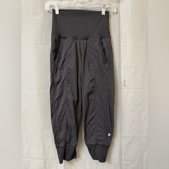 Lululemon Dance Studio Crop Jogger Womens 2 Black Athletic Pants - Picture 1 of 7